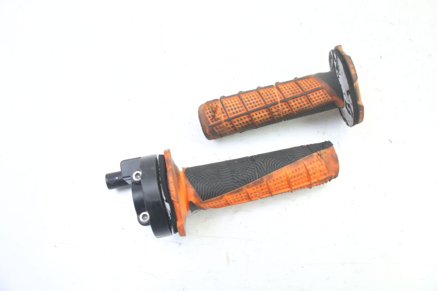 photo de MANOPOLE DELL'ACCELERATORE APOLLO RFZ 125