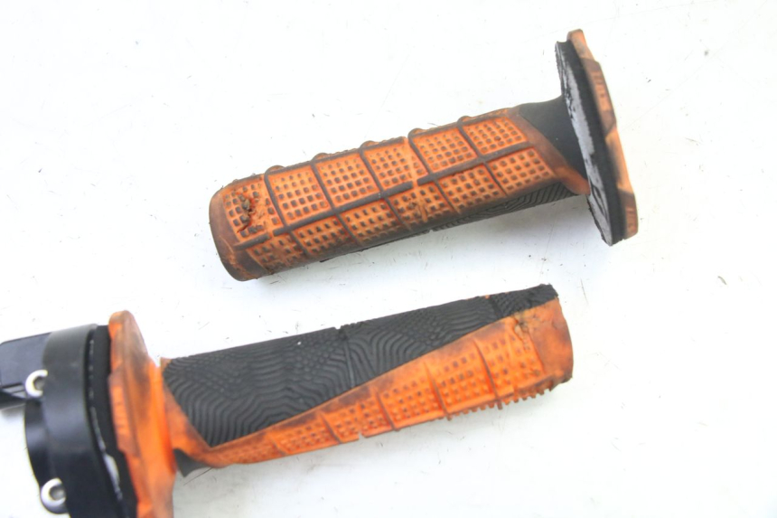 photo de MANOPOLE DELL'ACCELERATORE APOLLO RFZ 125