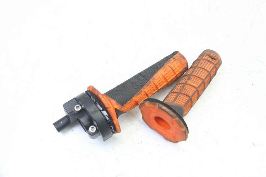 photo de MANOPOLE DELL'ACCELERATORE APOLLO RFZ 125
