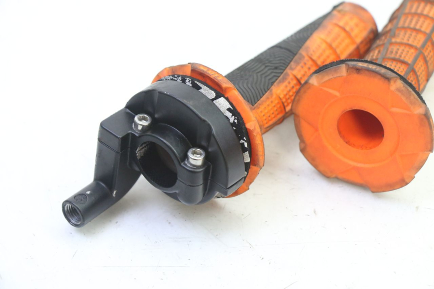 photo de MANOPOLE DELL'ACCELERATORE APOLLO RFZ 125
