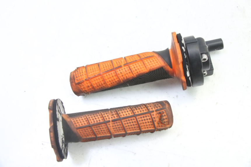 photo de MANOPOLE DELL'ACCELERATORE APOLLO RFZ 125