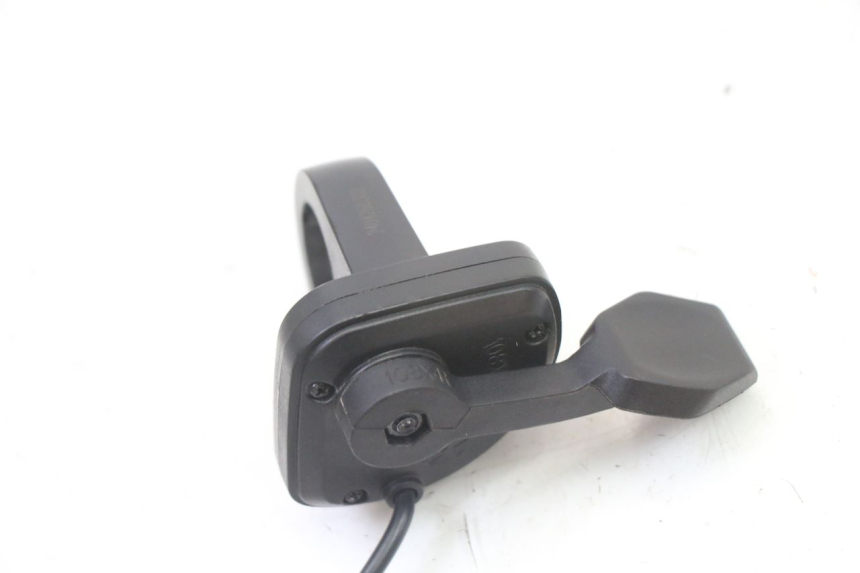 photo de MANIGLIA DELL'ACCELERATORE NAMI STELLAR 1 - Altra angolazione