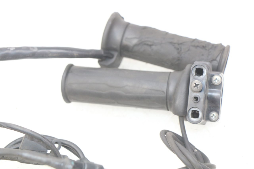 photo de MANOPOLE DELL'ACCELERATORE SUZUKI SIXTEEN 125 (2008 - 2010)