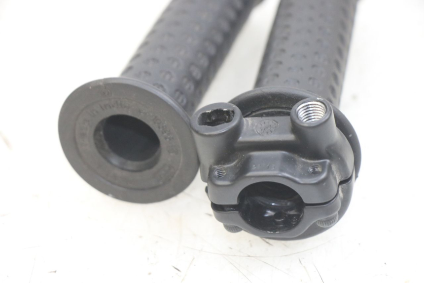 photo de MANOPOLE DELL'ACCELERATORE APRILIA SXR 50 (2021 - 2023)