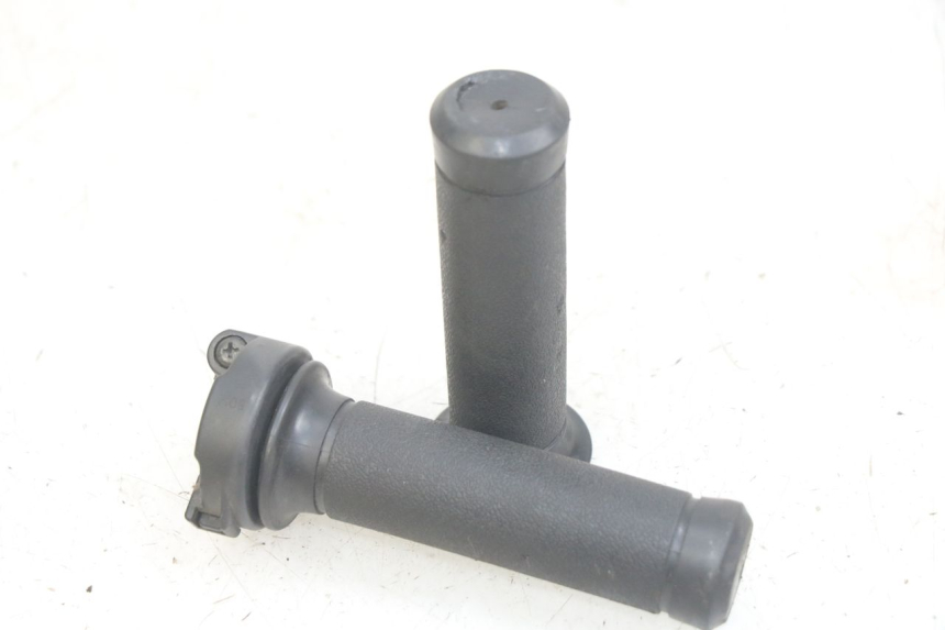 photo de MANOPOLE DELL'ACCELERATORE PEUGEOT TWEET 4T 50 (2014 - 2019)