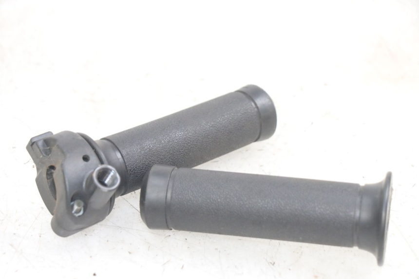 photo de MANOPOLE DELL'ACCELERATORE PEUGEOT TWEET 4T 50 (2014 - 2019)