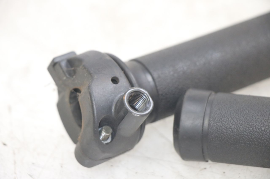 photo de MANOPOLE DELL'ACCELERATORE PEUGEOT TWEET 4T 50 (2014 - 2019)