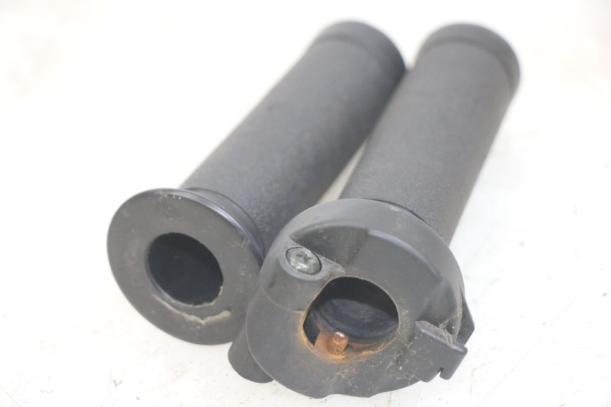 photo de MANOPOLE DELL'ACCELERATORE PEUGEOT TWEET 4T 50 (2014 - 2019)