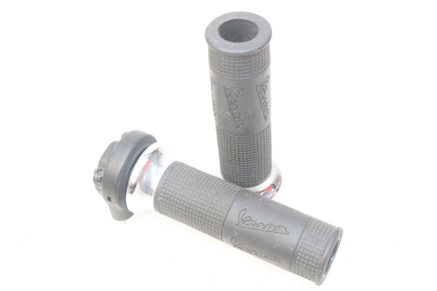 photo de MANOPOLE DELL'ACCELERATORE PIAGGIO VESPA GTS IGET ABS 125 (2017 - 2023)