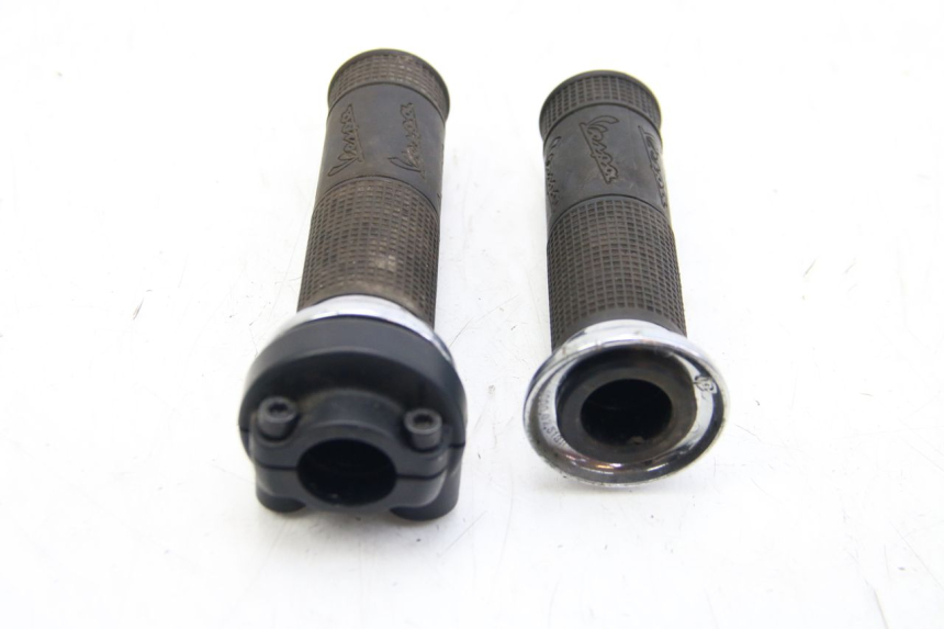 photo de MANOPOLE DELL'ACCELERATORE PIAGGIO VESPA GTS SUPER IE 125 (2009 - 2016)