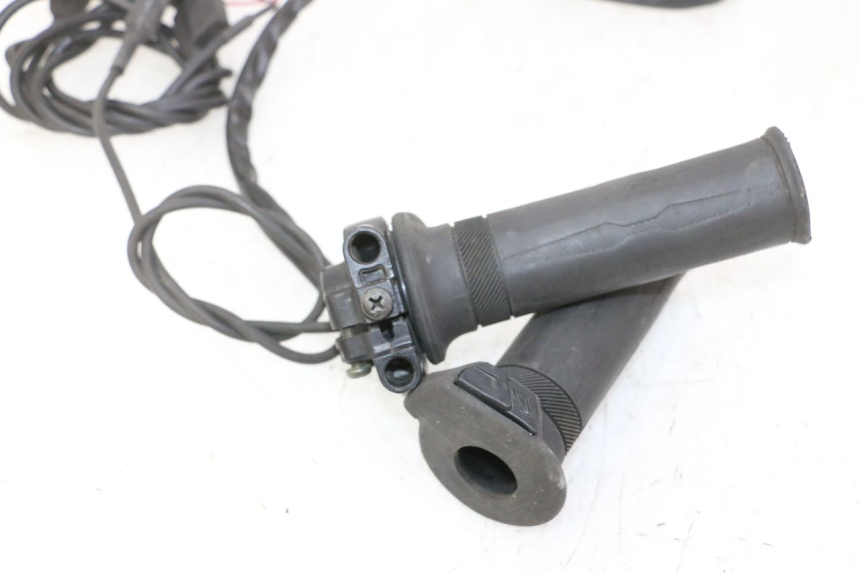 photo de MANOPOLE DELL'ACCELERATORE YAMAHA XMAX X-MAX 125 (2006 - 2009)