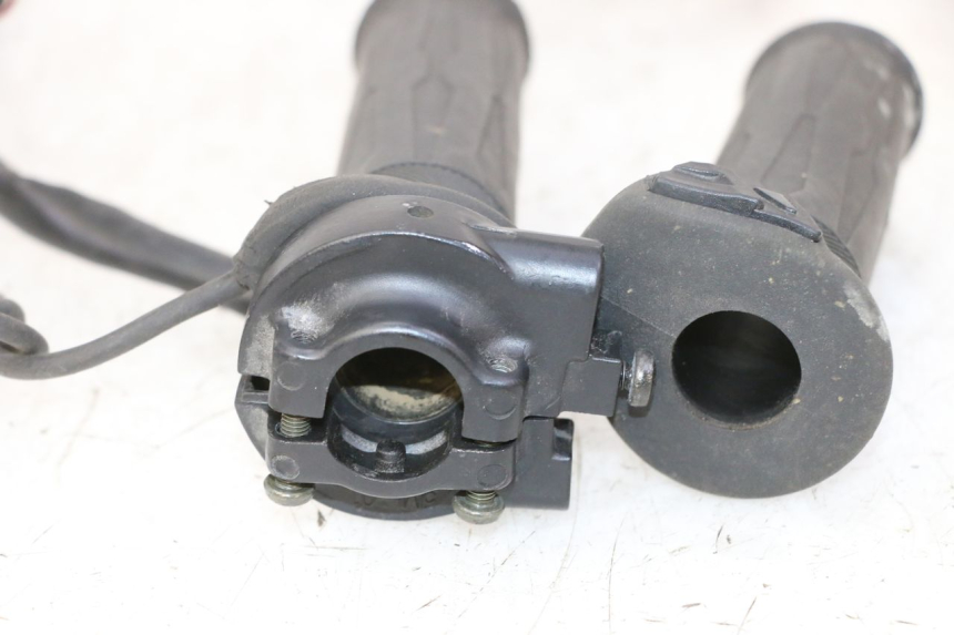 photo de MANOPOLE DELL'ACCELERATORE YAMAHA XMAX X-MAX 125 (2006 - 2009)