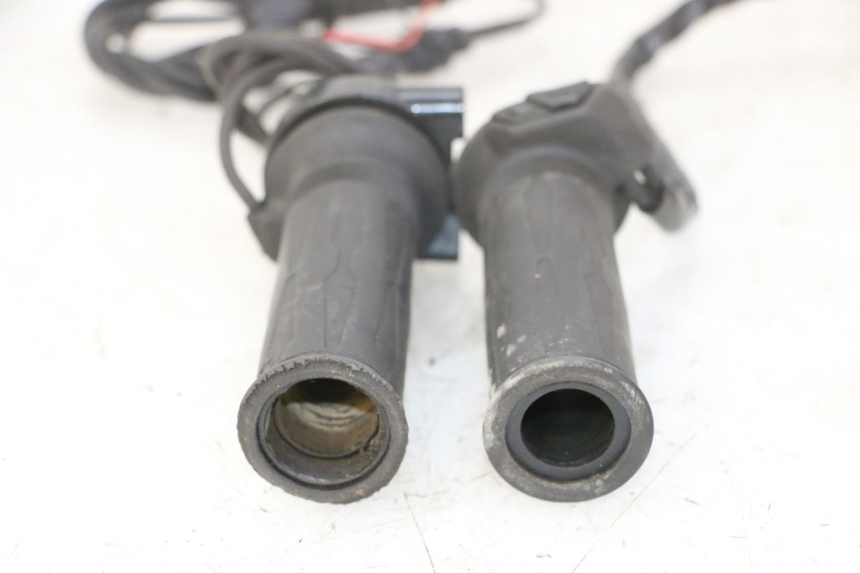 photo de MANOPOLE DELL'ACCELERATORE YAMAHA XMAX X-MAX 125 (2006 - 2009)