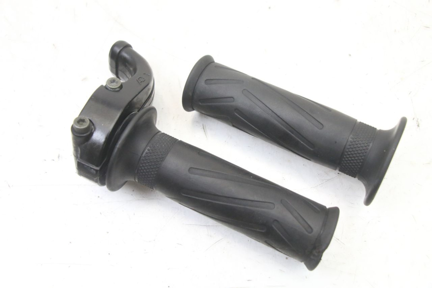 photo de MANOPOLE DELL'ACCELERATORE YAMAHA FZS FAZER 600 (2001 - 2003)
