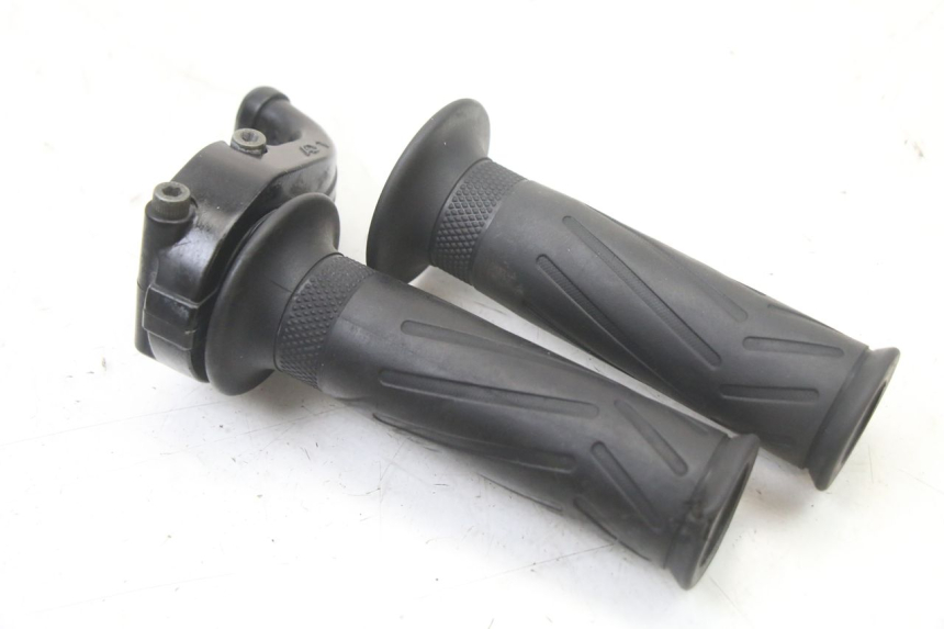 photo de MANOPOLE DELL'ACCELERATORE YAMAHA FZS FAZER 600 (2001 - 2003)