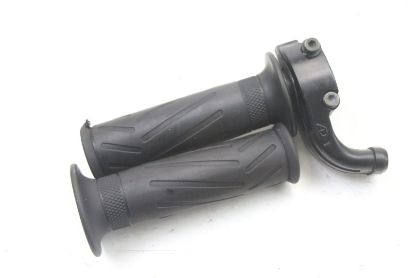 photo de MANOPOLE DELL'ACCELERATORE YAMAHA FZS FAZER 600 (2001 - 2003)
