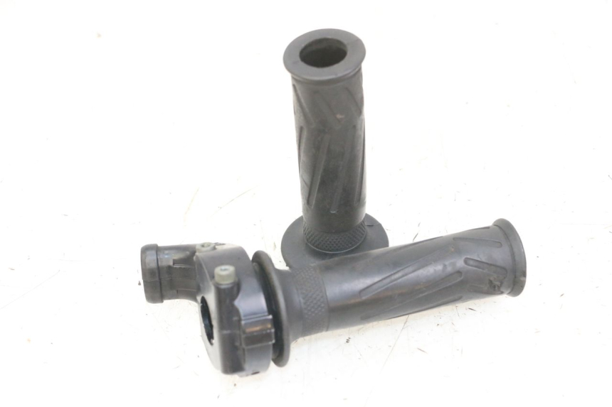 photo de MANOPOLE DELL'ACCELERATORE YAMAHA FZS FAZER 600 (2001 - 2003)