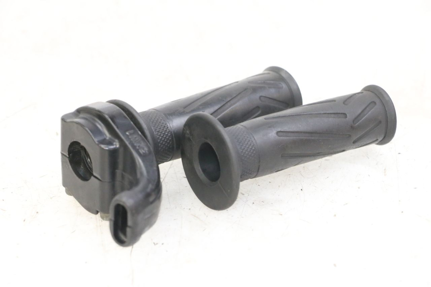 photo de MANOPOLE DELL'ACCELERATORE YAMAHA FZS FAZER 600 (2001 - 2003)