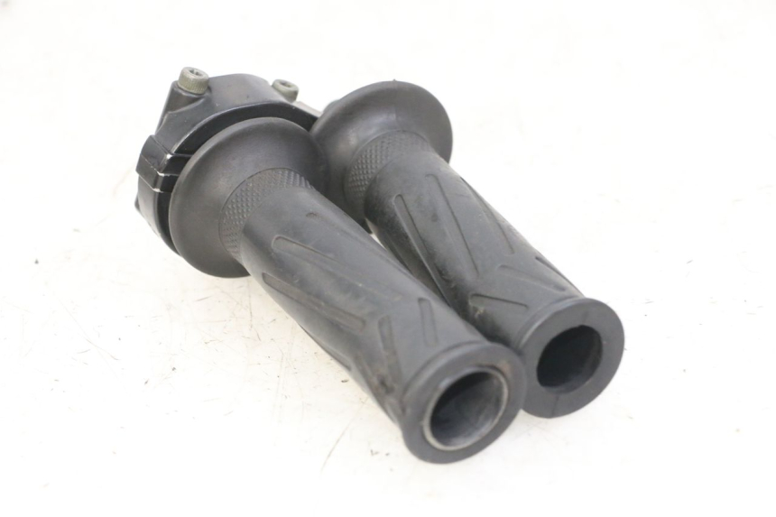 photo de MANOPOLE DELL'ACCELERATORE YAMAHA FZS FAZER 600 (2001 - 2003)