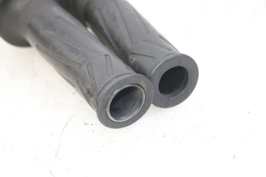 photo de MANOPOLE DELL'ACCELERATORE YAMAHA FZS FAZER 600 (2001 - 2003)