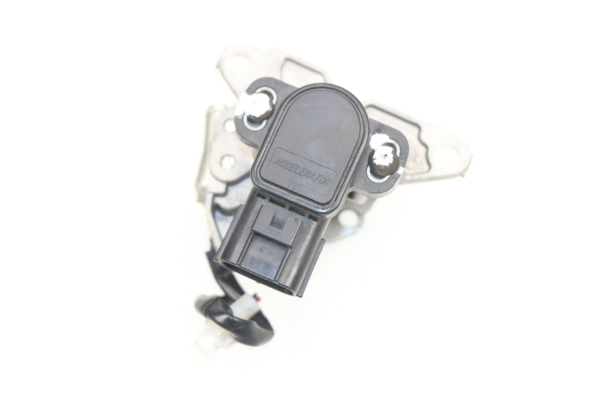 photo de ACCELERATORE YAMAHA YP T-MAX TMAX 530 (2017 - 2020)