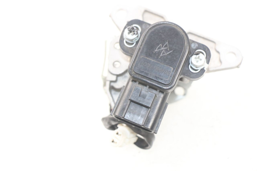 photo de ACCELERATORE YAMAHA YP T-MAX TMAX 530 (2017 - 2020)