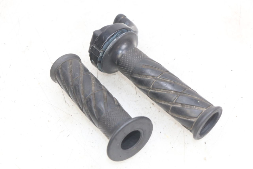 photo de MANOPOLE DELL'ACCELERATORE YAMAHA YZF R THUNDERCAT 600 (1996 - 2003)