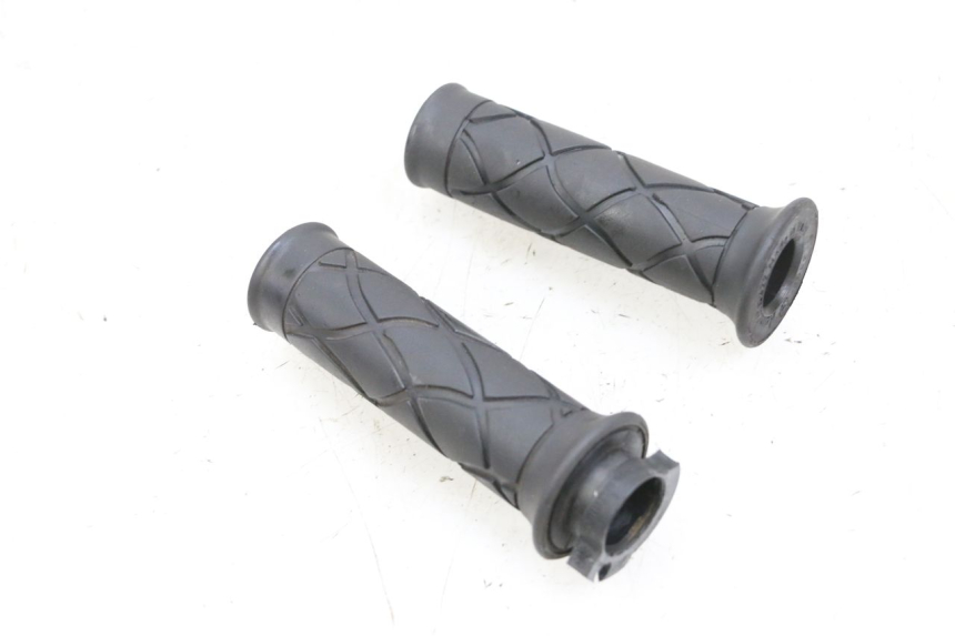 photo de Manopola dell'acceleratore YAMAHA YP MAJESTY 125 (2002 - 2006) - Vista principale