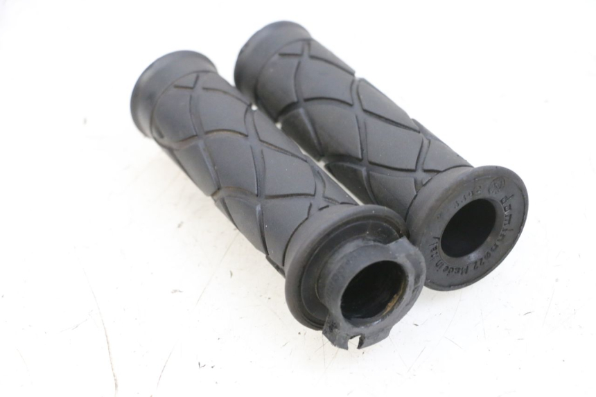 photo de Manopola dell'acceleratore YAMAHA YP MAJESTY 125 (2002 - 2006) - Zoom sullo stato d'uso