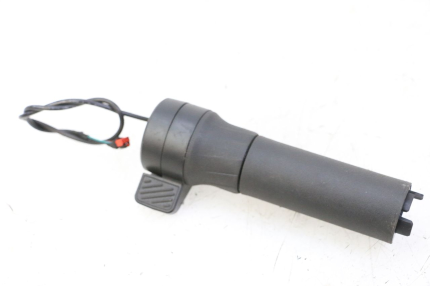 photo de ACCELERATORE SEGWAY NINEBOT ZT3 PRO 1