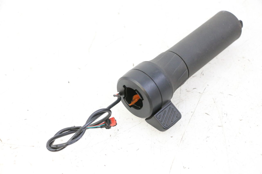 photo de ACCELERATORE SEGWAY NINEBOT ZT3 PRO 1