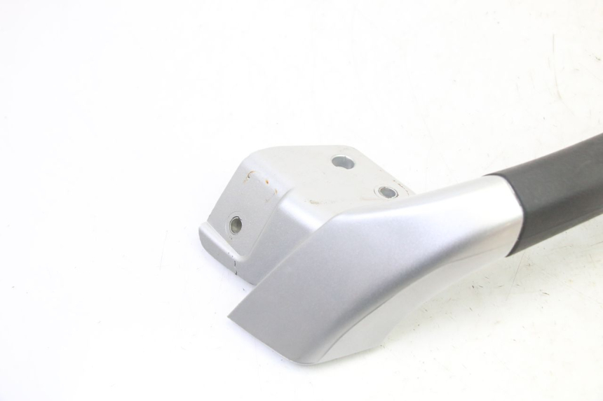 photo de MANIGLIA POSTERIORE DESTRA PIAGGIO MP3 RL 250 (2007 - 2010)