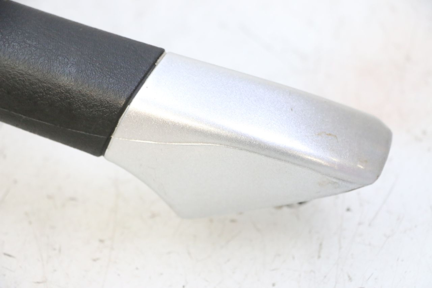 photo de MANIGLIA POSTERIORE DESTRA PIAGGIO MP3 RL 250 (2007 - 2010)