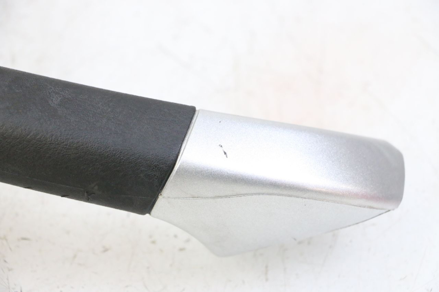 photo de MANIGLIA POSTERIORE DESTRA PIAGGIO MP3 LT 400 (2007 - 2012)