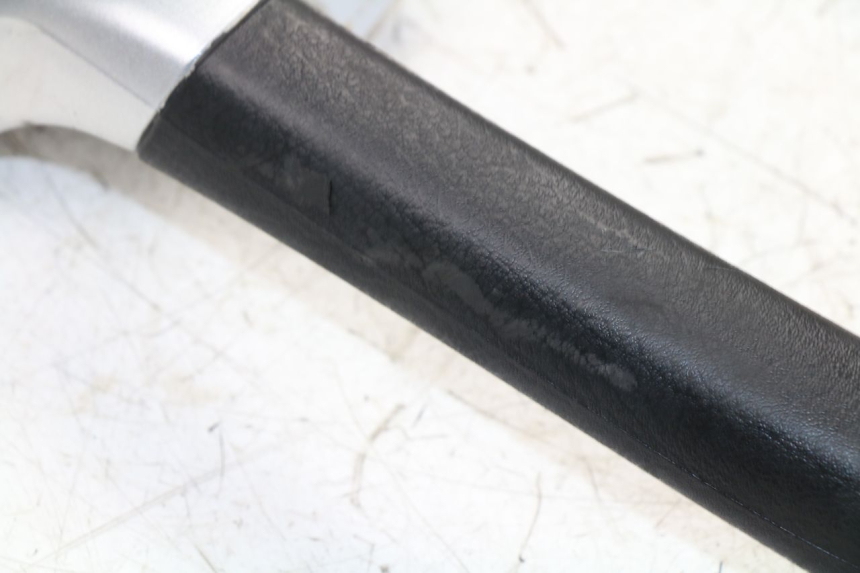 photo de MANIGLIA POSTERIORE DESTRA PIAGGIO MP3 LT 400 (2007 - 2012)