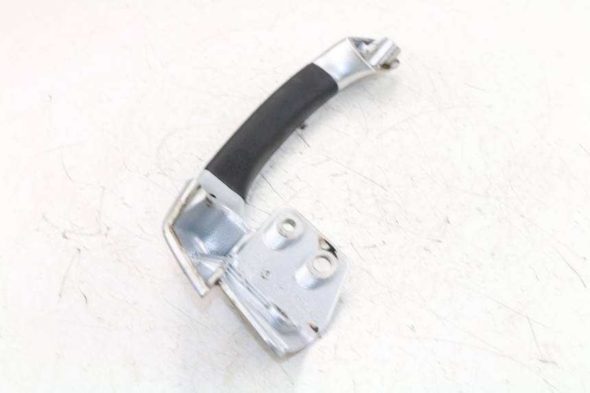 photo de MANIGLIA POSTERIORE DESTRA PIAGGIO MP3 LT 400 (2007 - 2012)