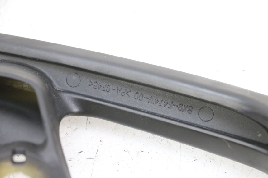 photo de MANIGLIONE DESTRO YAMAHA TRICITY 300 (2020 - 2024) - Altra angolazione