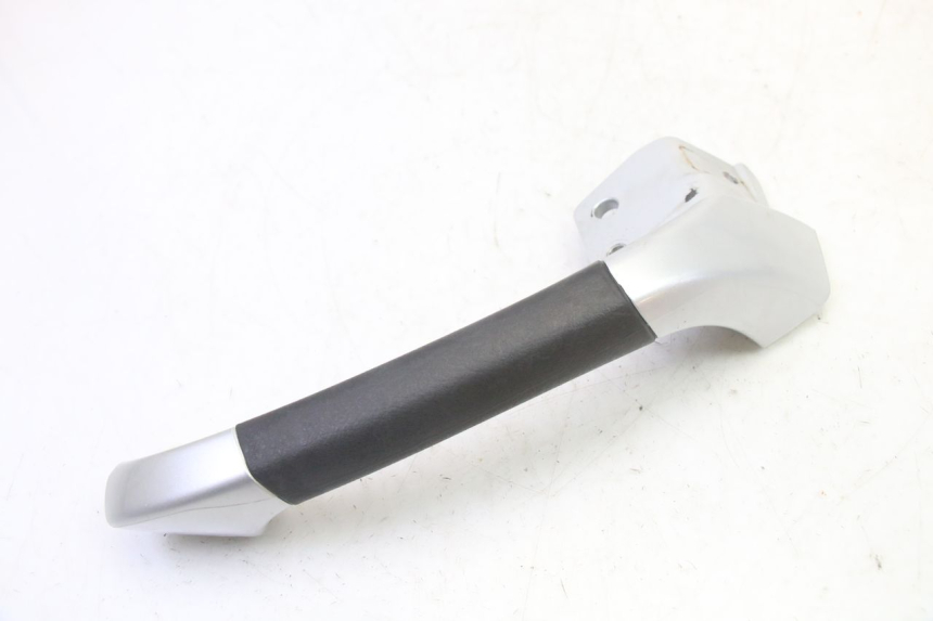 photo de MANIGLIA POSTERIORE SINISTRA PIAGGIO MP3 RL 250 (2007 - 2010)
