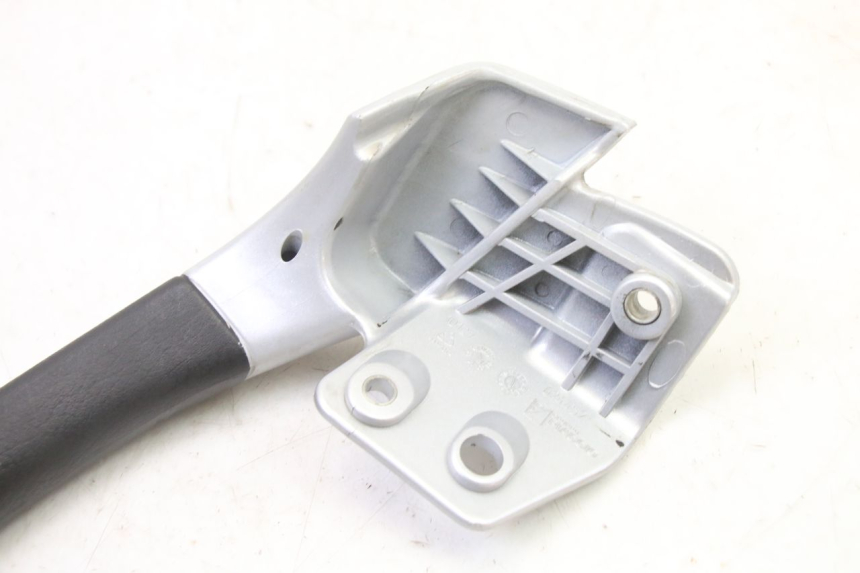 photo de MANIGLIA POSTERIORE SINISTRA PIAGGIO MP3 RL 250 (2007 - 2010)