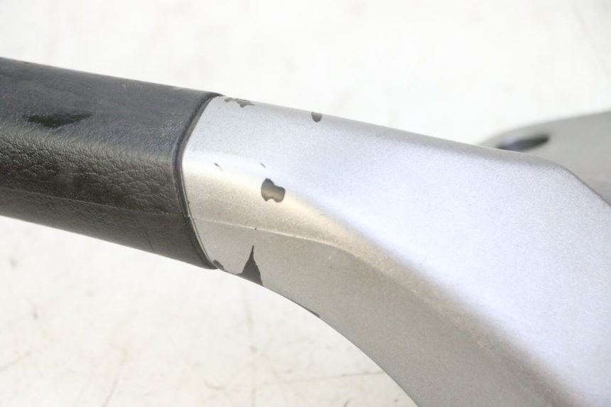 photo de MANIGLIONE SINISTRO PIAGGIO MP3 125 (2006 - 2014) - Marcature e riferimenti originali