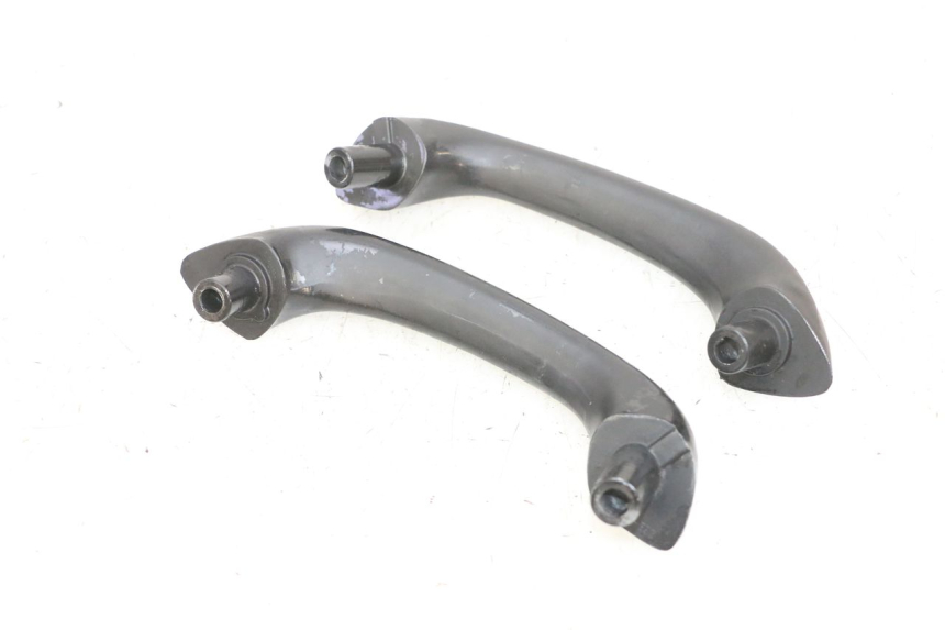 photo de MANIGLIA POSTERIORE SUZUKI GSF N BANDIT 600 (1996 - 1999) - Primo piano tecnico