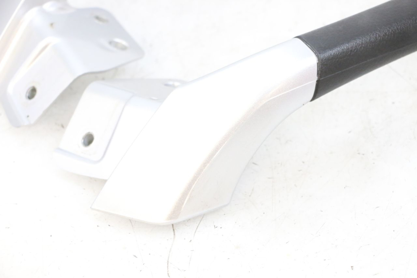 photo de MANIGLIONE PIAGGIO MP3 RL 250 (2006 - 2010) - Altra vista dell'articolo