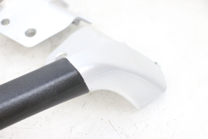 photo de MANIGLIONE PIAGGIO MP3 RL 250 (2006 - 2010) - Zoom sui componenti