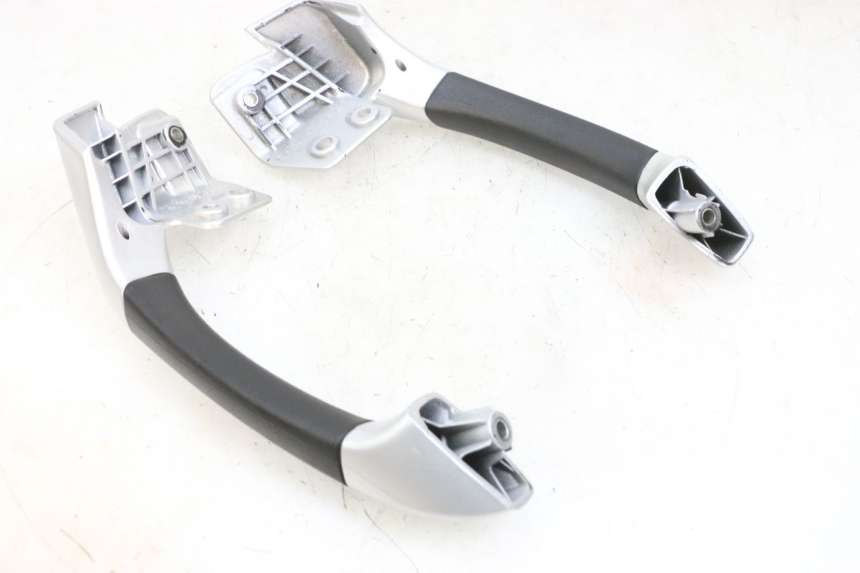 photo de MANIGLIONE PIAGGIO MP3 RL 250 (2006 - 2010) - Zoom sullo stato d'uso