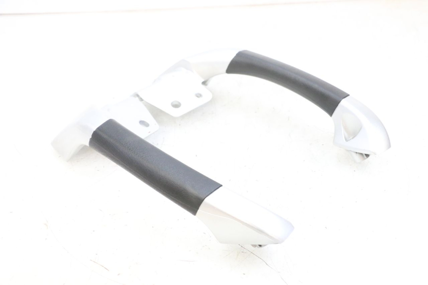 photo de MANIGLIONE PIAGGIO MP3 RL 250 (2006 - 2010) - Stato della superficie e materiale