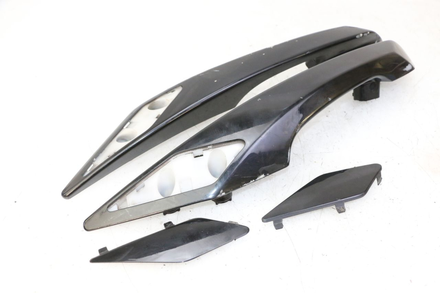 photo de MANIGLIA POSTERIORE PEUGEOT SATELIS 125 (2010 - 2012)