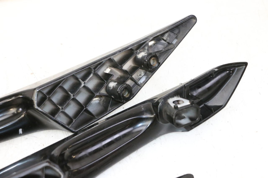 photo de MANIGLIA POSTERIORE PEUGEOT SATELIS 125 (2010 - 2012)