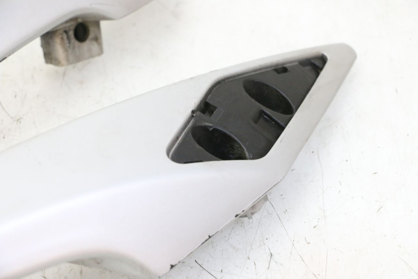 photo de MANIGLIA POSTERIORE PEUGEOT SATELIS 125 (2006 - 2009)