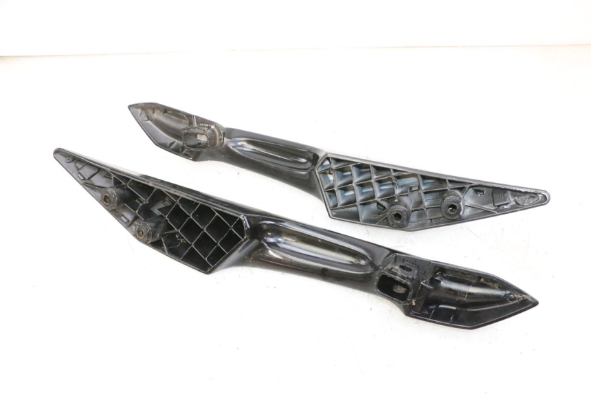 photo de MANIGLIONE PEUGEOT SATELIS 125 (2013 - 2018)