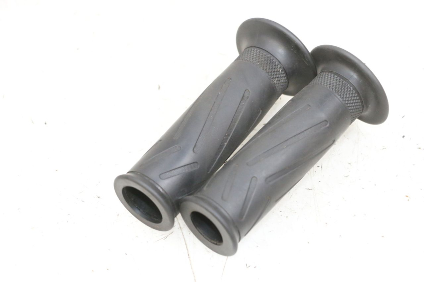 photo de Manopola del manubrio YAMAHA XMAX X-MAX 125 (2006 - 2009) - Zoom sullo stato d'uso